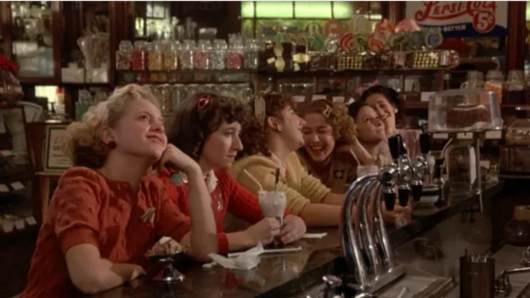 Radio Days (1987) Honey-hued homage to the Golden Era of Radio (Review)