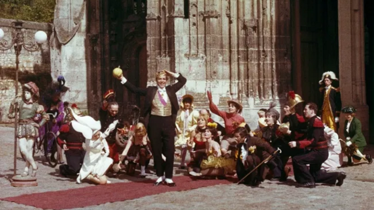 King of Hearts (1966) Endearingly Silly Anti-War film made in the mould of Ealing (Review)