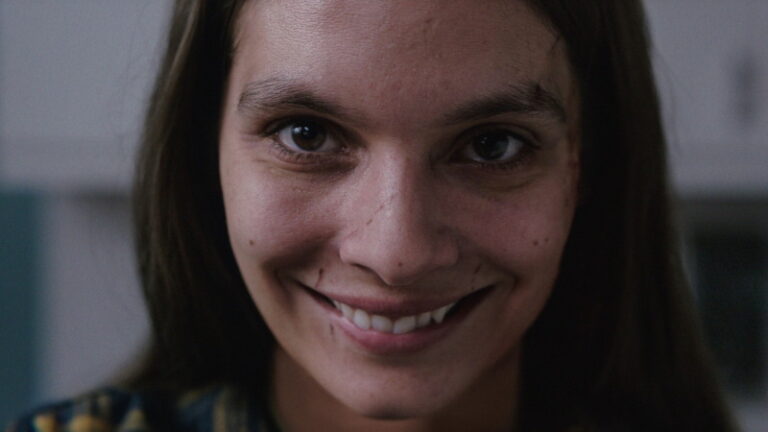 Smile (2022) Hyped Horror is yet another to overuse Easy Jump Scares (Cinema Review)